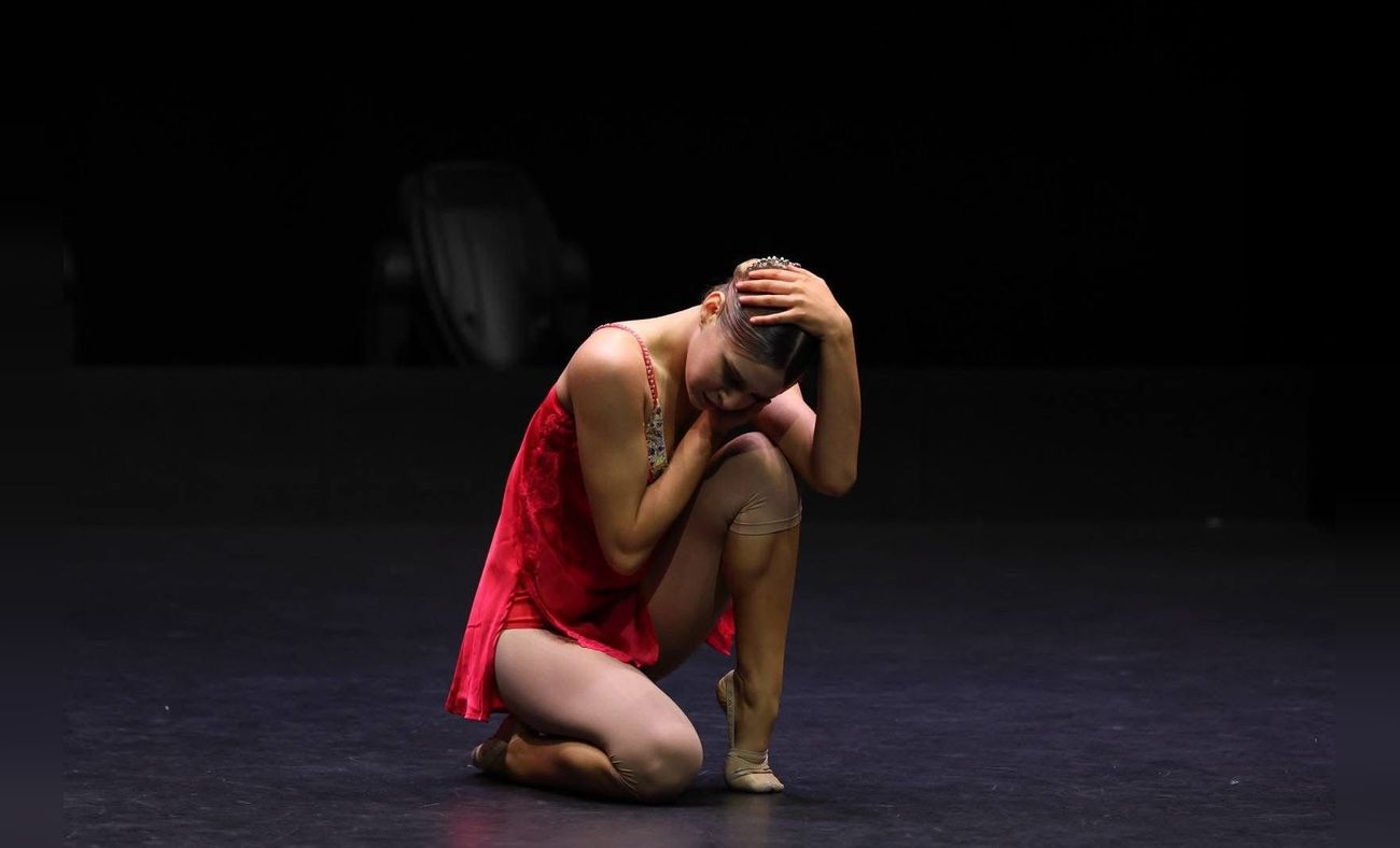 Contemporary soloist in red on stage